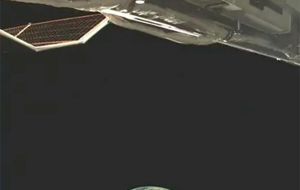 Première image de la Terre capturée par le X-37B