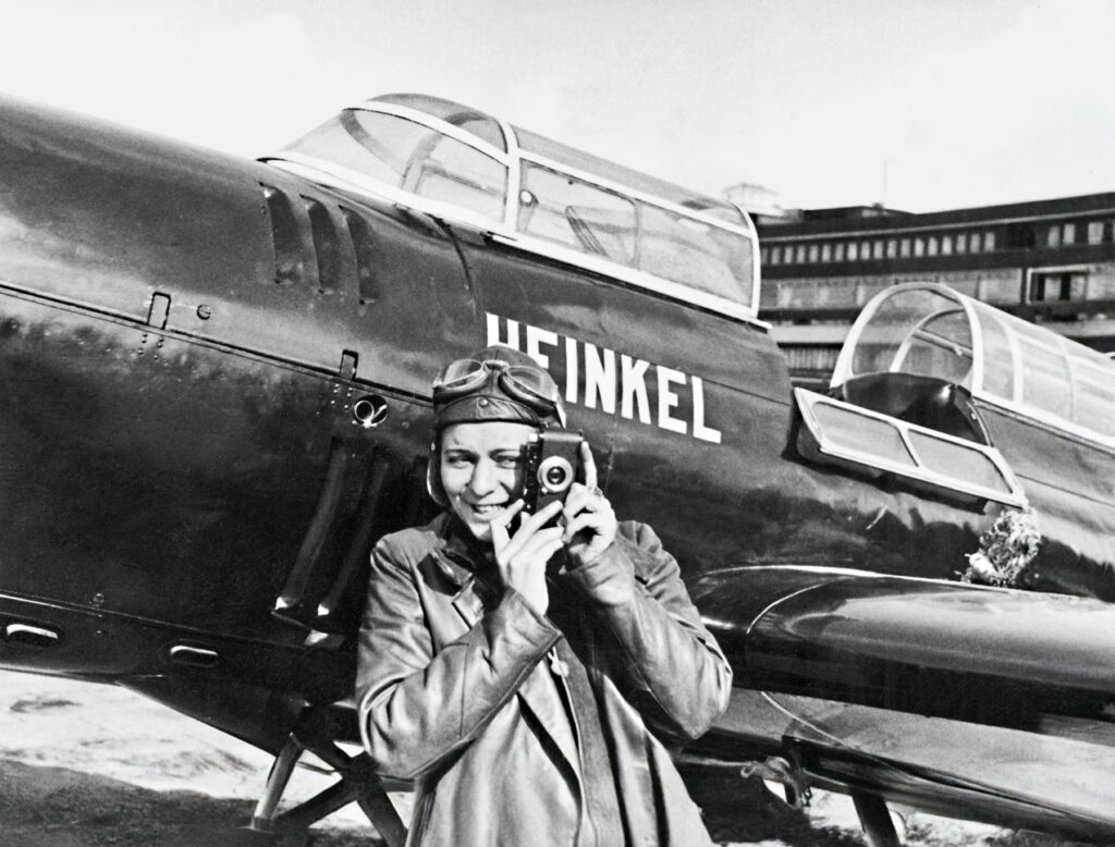 Elly Beinhorn - Aviatrice allemande de renom qui a effectué des vols longue distance en solitaire.
