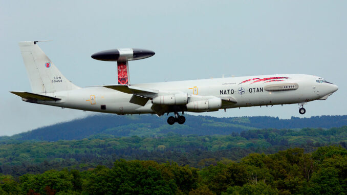 Les avions AWACS de l'OTAN renforcent la surveillance aérienne en Roumanie