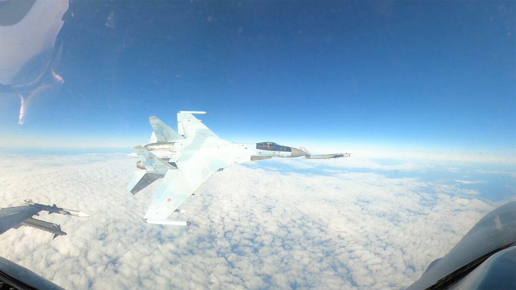 Incident entre un Su-35 russe et un chasseur américain